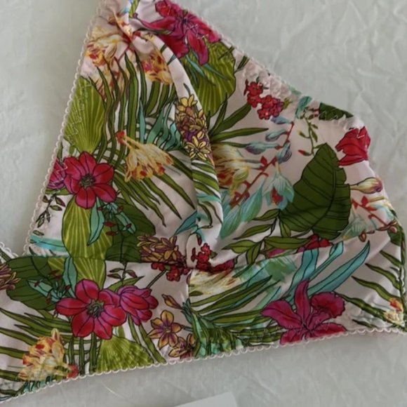 NWT floral bralette from Forever 21 - Picture 2 of 5